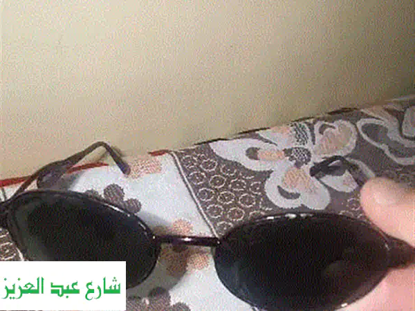 اقتنِ الأناقة بأقل ثمن: نظارات شمسية أصلية (مستعملة كالجديدة) | إكسسوارات ومستحضرات تجميل مذهلة!