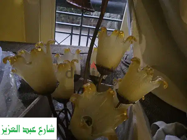 أضئ منزلك بفخامة! ✨ نجفة ستيل نحاسي 'بوكيه ورد' (حالة ممتازة) + أبليك نحاسي أنيق للبيع