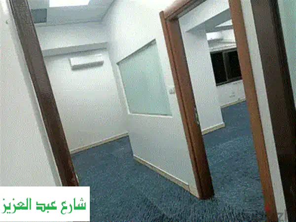 أرضيات مكتبك وعيادتك: تركيب بلاطات موكيت باحترافية | مقاومة للرطوبة وأسعار تنافسية!