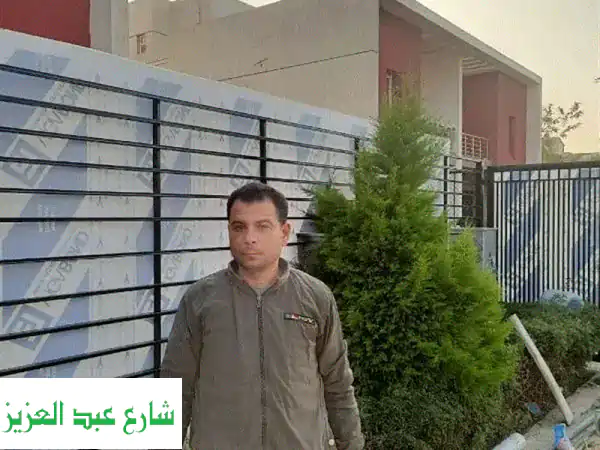 سوار سلك شبك اخضر وعلب وعمود نهير