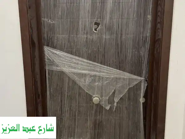 باب شقة كامل بالحلق و الكالون و الاكسسوار جديد...