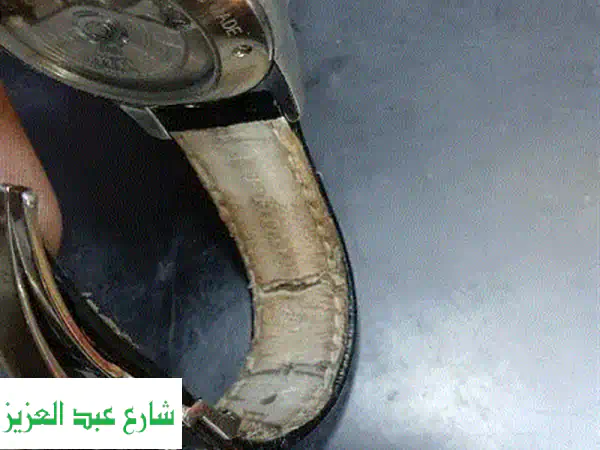 امتلك الأناقة والدقة: ساعة هاميلتون أوتوماتيك كرونوغراف مقاس كبير | حالة مميزة (شرخ بسيط بالاستيك الخلفي)