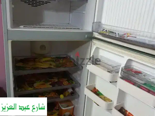 ثلاجه كريازى بحاله جيده