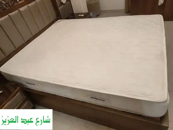 مرتبة سرير طبية ريتش هوم بحالة ممتازة