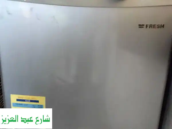 ميني بار فريش 2 قدم بحالة ممتازة | ثلاجة صغيرة عملية وموفرة للمساحات