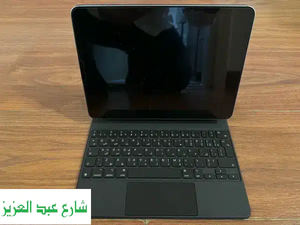 LIKE NEW ipad pro 11 Inch M2128 GB SILVER. Wifi+Sim