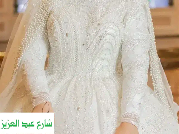 ✨ فستان هاند ميد فخم (استعمال ساعتين فقط!) بالطرحة...