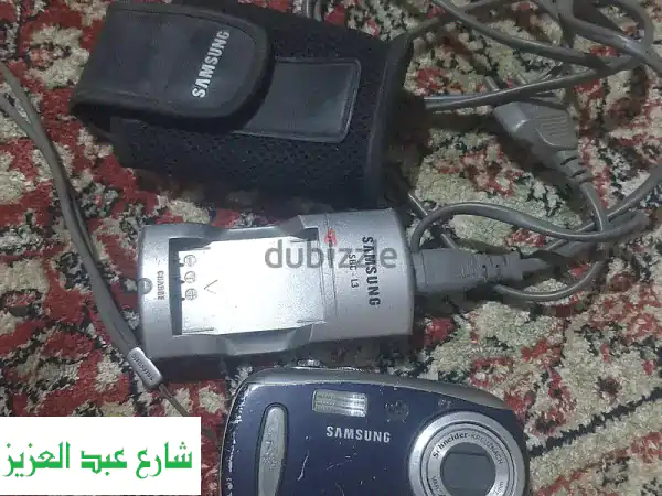 Samsung Digimax v700 with charger
