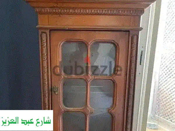 أناقة وحماية: ڤاترينة خشب زان بمفتاح للتحف...