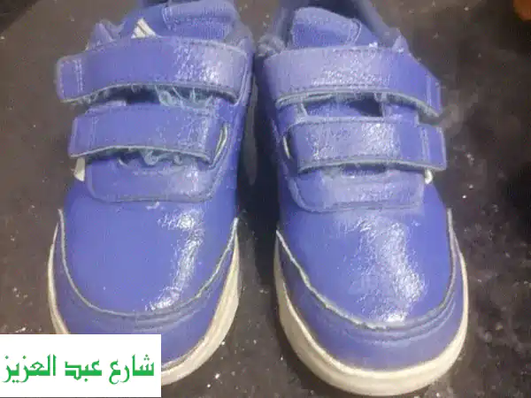 شوز اديداس اصليه أولادي بحاله جيده