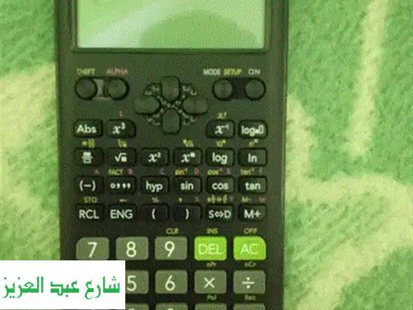 فرصة! آلة حاسبة كاسيو علمية شبه جديدة للبيع - حالة ممتازة، معها العلبة الأصلية، مثالية للمدرسة والجامعة والامتحانات