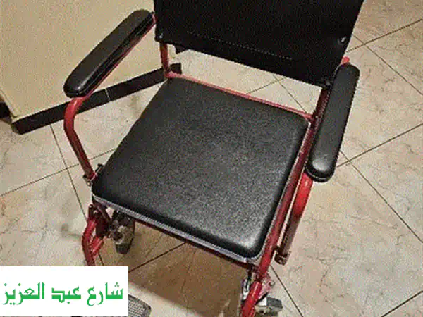 كرسي طبي متحرك جديد: راحة، متانة، قابل للطي - لم يُستخدم قط!