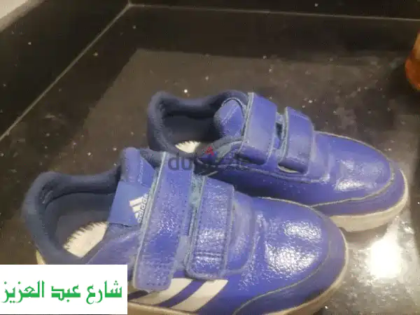 شوز اديداس اصليه أولادي بحاله جيده