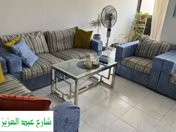 انتريه مكون من كنبة ٣ مقاعد ،وكنبة مقعدين و٢...