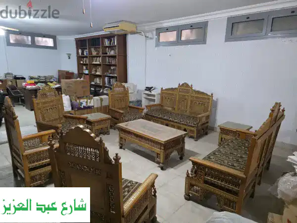 طقم عربي فاخر وكامل للبيع | 2 كنب، 4 كراسي، 3 طاولات...