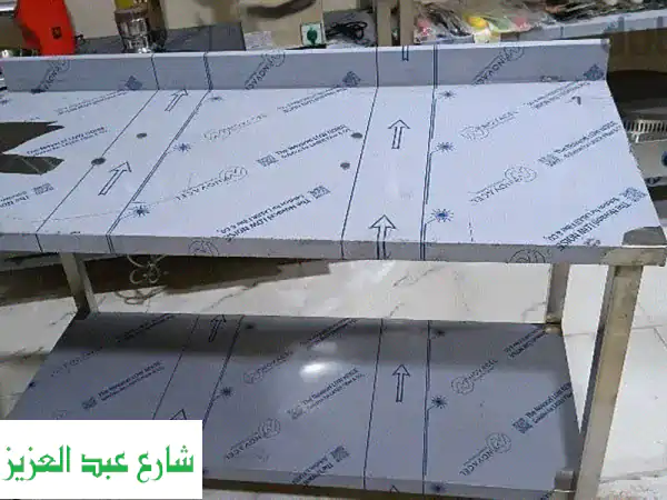 استاندات استانلس وطاولة
