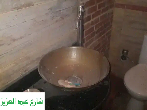 أضف الفخامة لحمامك: وحدة حوض جرانيت جالاكسي فص ذهبي + خلاط عصري | جاهزة للتركيب