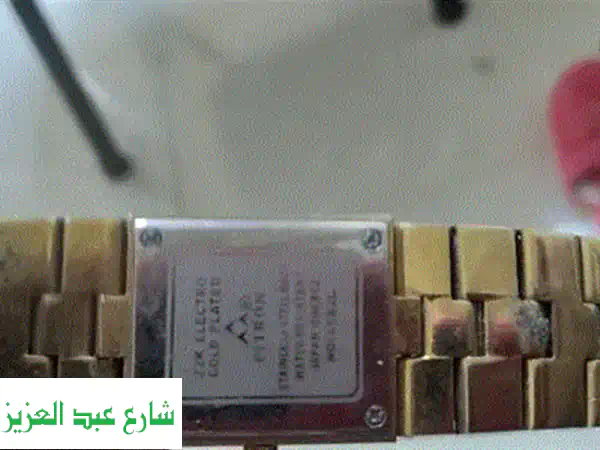 اكتشف فخامة ساعة بربري الأصلية مع علبتها الفاخرة! أناقة خالدة وذوق رفيع.