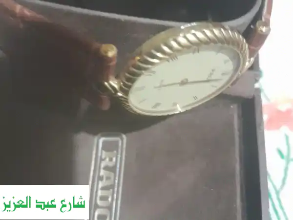 امتلك الأناقة الخالدة: ساعة رادو أصلية بحالة كالجديدة بالعلبة والكتالوج - إكسسوارك الفاخر المثالي!