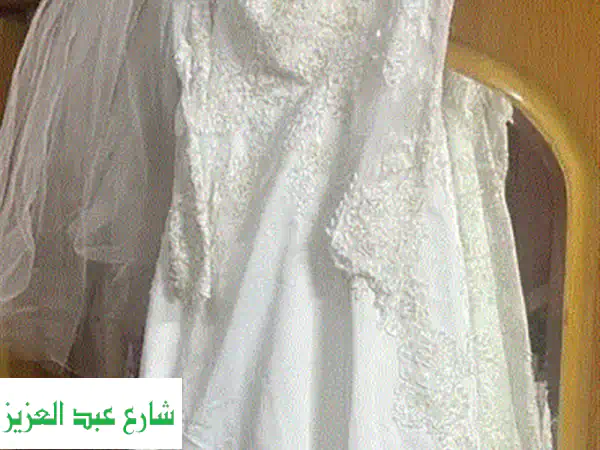 فستان زفاف أمريكي فاخر بتطريز يدوي ✨ مقاس 12 - فرصة أسبوع واحد!