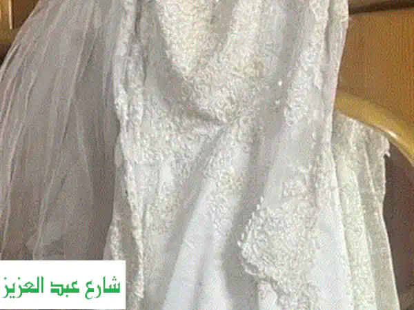 فستان زفاف أمريكي فاخر بتطريز يدوي ✨ مقاس 12 -...
