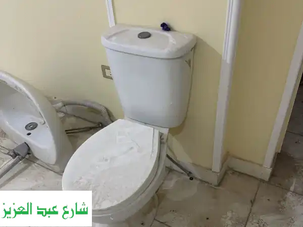 فرصة لا تُعوّض! طقم حمام كامل (بالخلاطات) + حوض مطبخ ستانلس ورخامة | حالة ممتازة جداً