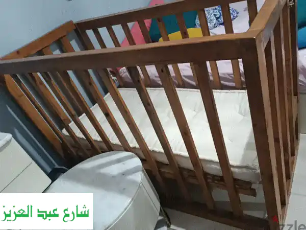 سرير أطفال عمولة فاخر: خشب متين، مقاس كبير (150x70 سم)...