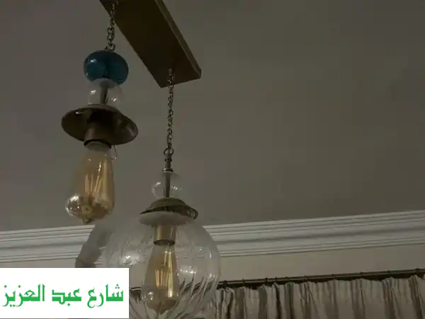 نجف للبيع: مودرن مستعمل بحالة ممتازة | أضف الأناقة والتوفير لمنزلك!