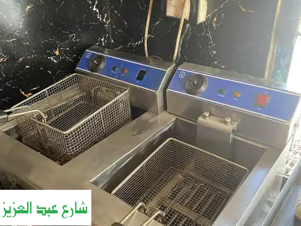 فوود تراك للبيع (كرفان كامل شامل اغراضه