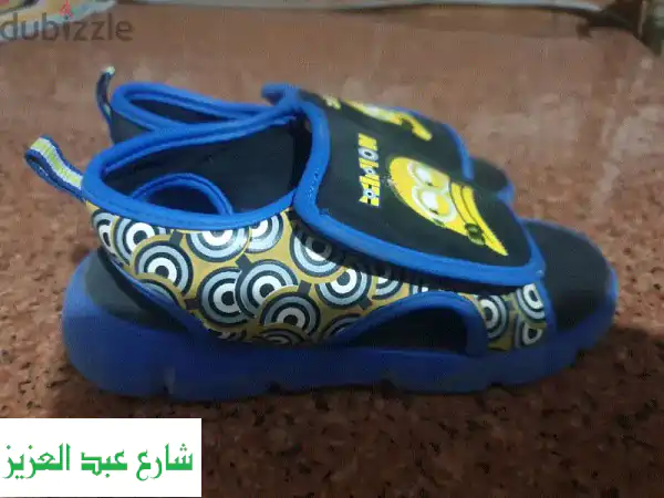 صندل minionsاولادي مقاس ٢٧ بحاله ممتازه