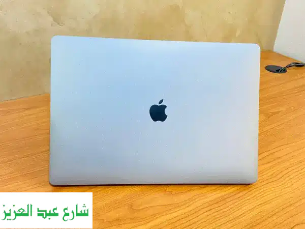 ماك بوك برو MacBook pro 2019 . . core I7 RAM 32 بضمان سنة وحالة ممتازة