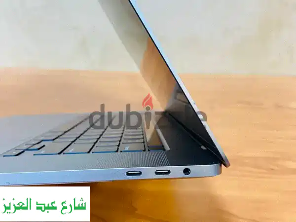 ماك بوك برو MacBook pro 2019 . . core I7 RAM 32 بضمان سنة وحالة ممتازة