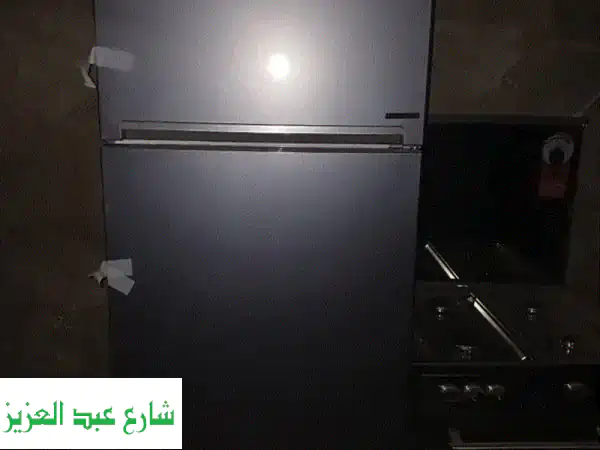 فرصة لا تُعوّض! ثلاجة وغسالة جديدة للبيع العاجل...