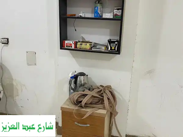 فرصة استثمارية ذهبية: ورشة تنجيد متكاملة للبيع - جاهزة للعمل فوراً!
