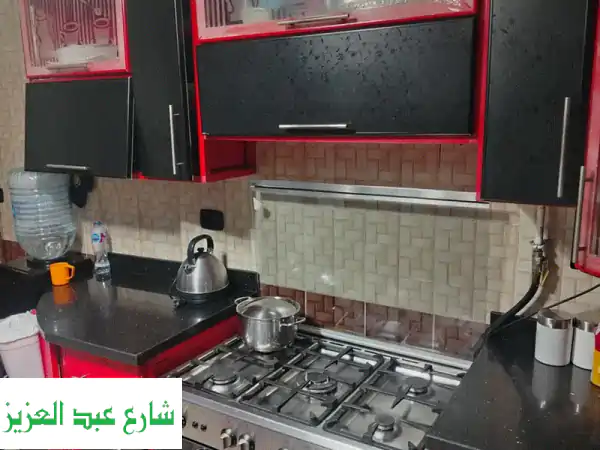 فرصة لا تعوض! مطبخ الموتال فسيح 11 متر – أسود وأحمر...