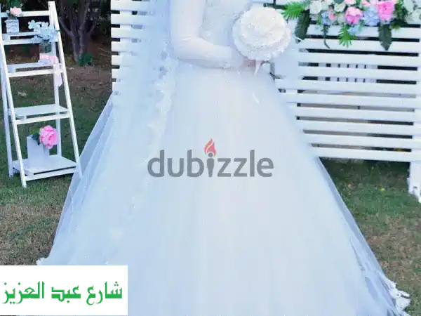 فستان زفاف أحلامك: تول ودانتيل مطرز فاخر مع طرحة...