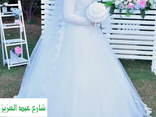 فستان زفاف أحلامك: تول ودانتيل مطرز فاخر مع طرحة – أميري مستعمل بحالة ممتازة