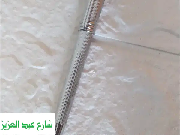 اقلام جاف ماركات بحاله ممتازه القلم ب400
