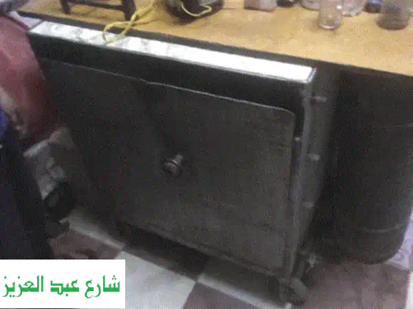 فرن لعمل المشويات والطواجن الفاخرة الحالة مستعمل وسعرة 3900 ويتكون من مفتاح ومدخل للغاز العنوان ...