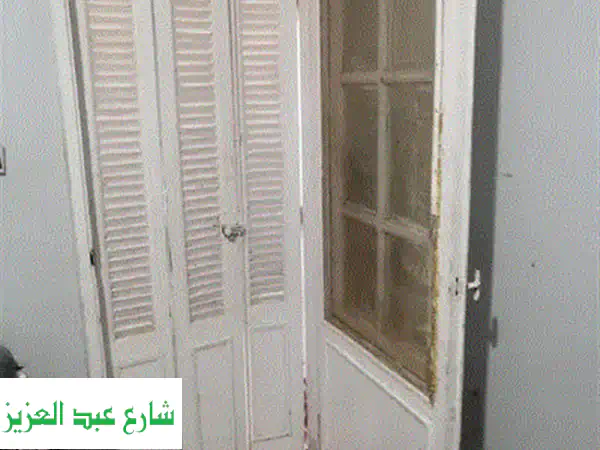 للبيع ٤ باب خشب زان شامل الاوكر و المفصلات و الحلق  حاله شبه الجديد