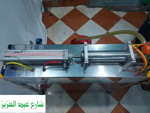 المغربي باك: ماكينة تعبئة سوائل 1 نوزل نصف أوتوماتيك (Piston Filler) - دقة، جودة، ضمان عامين