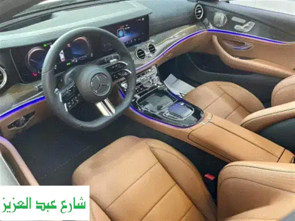 إيجار مرسيدس E200 بسائق في القاهرة: فخامة، راحة، أمان!