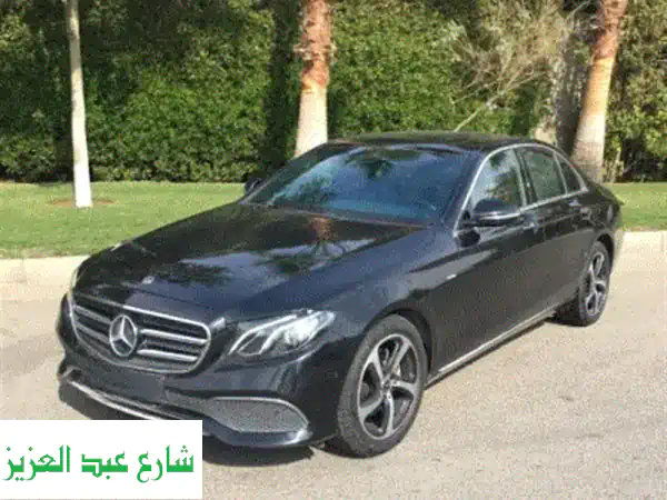 إيجار مرسيدس E200 بسائق في القاهرة: فخامة، راحة، أمان!
