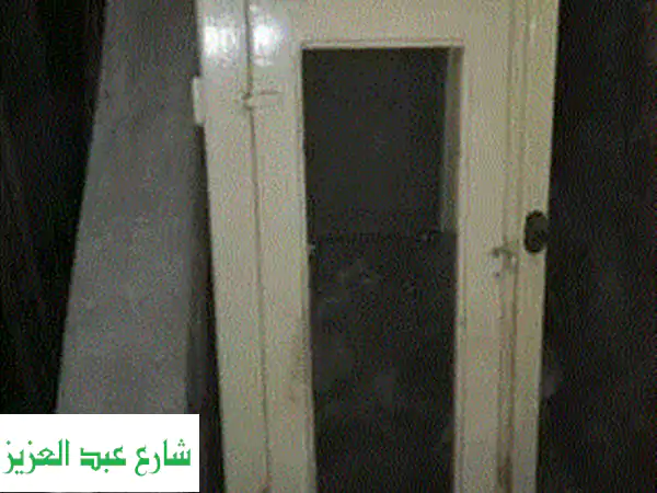 شباك بالسلك مدهون لاكيه بحالة جيدة جدا