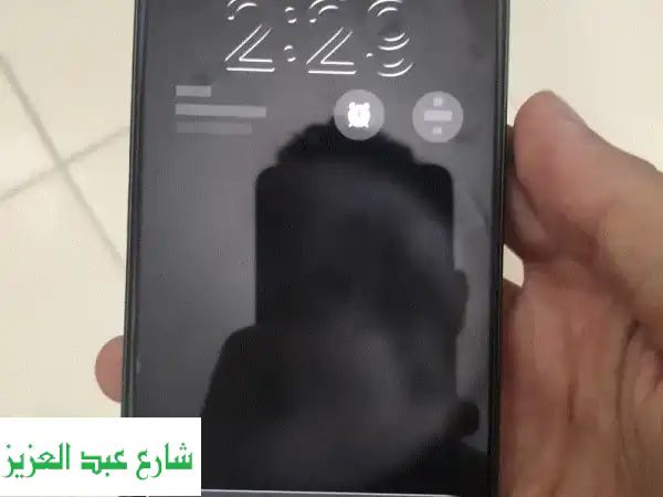 Apple  iPhone 17