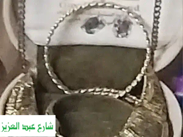 تألق فريد: طقم عقد نحاس يدوي فاخر بالعلبة | هدية ساحرة