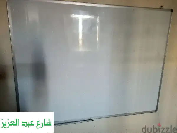 فرصة مميزة! سبورة مغناطيسية وجهين للبيع - بحالة...
