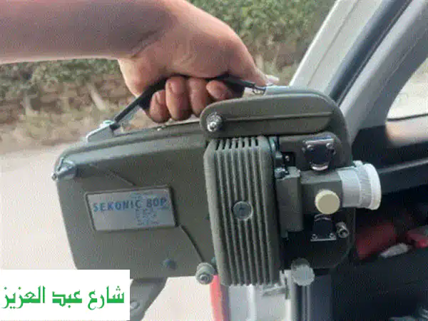 بروجيكتور قديم. بحالة ممتازة جدا مطلوب بيعه لمن يهوى الأنتيكات والتحف