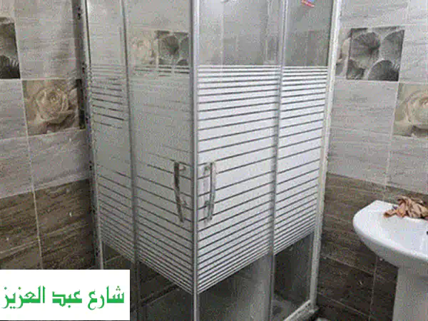 كابينة شاور Roll Up: بديل زجاج السيكوريت الآمن والعصري | أسعار تبدأ من 3600 ج وضمان