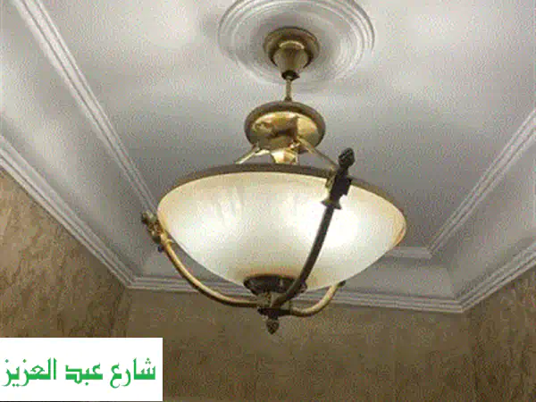 نجفة كلاسيك فاخرة ذهبية 8 أذرع | ارتقِ بديكور منزلك إلى مستوى الفخامة!